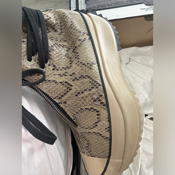 Converse RUN STAR HIKE HI
NOMAD/BLACK/WHITE - Picture 3 of 9